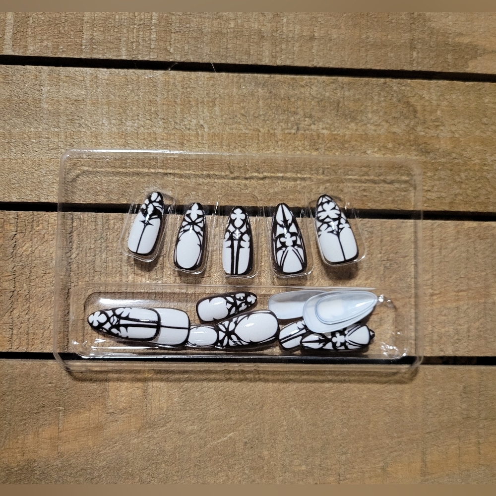 Boutique Press On Nails